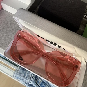 Chimi eyewear solglasögon 08 - Så fina i färgen guava och modell 08a. Byter gärna mot andra chimi glasögon annars tar jag emot bud från 300💞💞