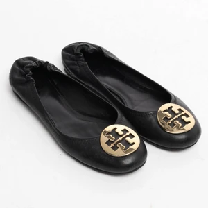 Tory burch ballerina  - Säljer nu mina fina Tory Burch ballerina skor då de int ekonomer till användning längre, passar perfekt till sommaren.