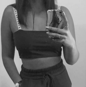 Lxa bralette - Superfint skick använd endast fåtal gånger, säljer då den inte används, köpare står för fraktkostnad (24kr) storlek Medium 