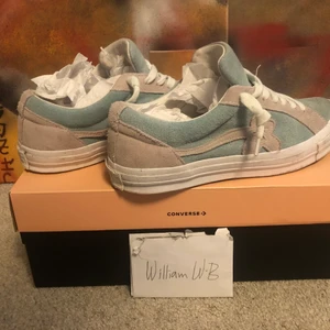 Golf Le Fleur - Asfeta pjucks till sommaren☀️ ge dom lite kärlek o dom kommer se nya ut!  Storlek:44 Skick:5/0. En bit av sulan har trillat av (därav pris och skick). Annars är det inga större fel på dom🙌🏼🙌🏼 