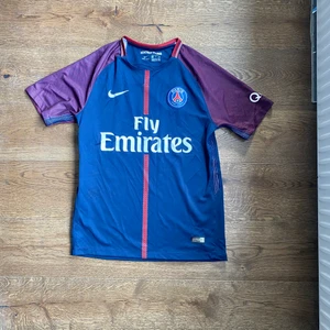 Paris saint germain/Psg - PSG tröja. Storlek S. 2017 modellen (troligen en replika)