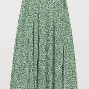 Grön långkjol - Grön jättegin långkjol från hm. Köparen står för frakten.💕