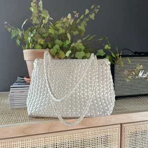 Handväska - Köpt secondhand, aldrig använd. 