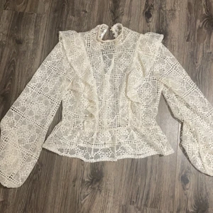 Somrig tröja - Använd fåtal gånger. Superfin till sommaren! Passar XS-S.