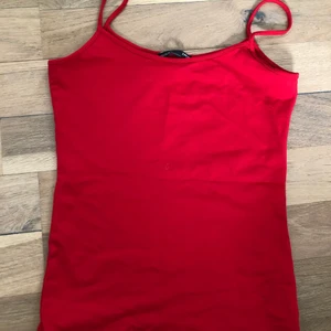 Linne zara - Linne från zara i storlek S, andvänd få gånger så kvaliteten är jättebra. Materialet är stretchiga och har en normallängd :)