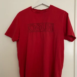 Hugo t-shirt - Äkta röd Hugo t-shirt. Bra skick