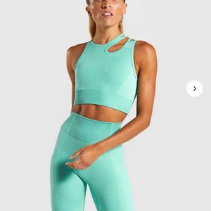 Sportbh - Färgen är mest lik på första bilden på hemsidan. Använd 1 gång. Köpt för 400kr