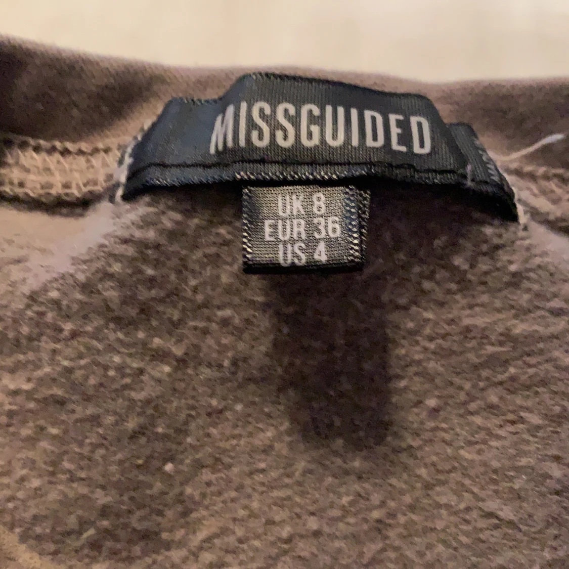 Brun tjocktröja  - 90