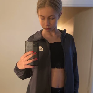 Nike  - Fin träningströja/ tröja, stolek:Xl men passar också M!✨inga fläckar eller andra saker! Skickar mer bilder privat.✨🤍