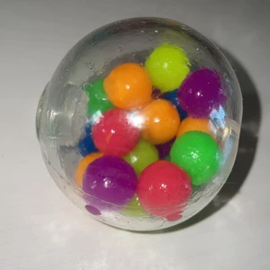 DNA balls - Säljer DNA balls för 30kr styck. Frakten är 15kr, dom är jätte sköna att trycka och klämma på🥰