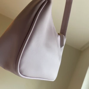 Väldigt fin väska 💜💜💜 - Köparen står för frakt. Budgivning om flera intresserade 💜💜💜💜