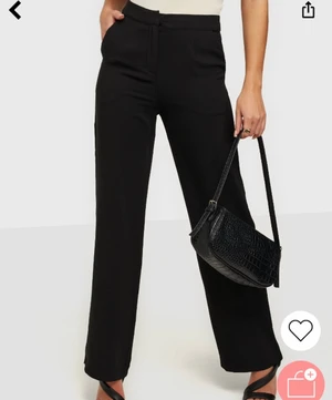 Kostymbyxor - Kostymbyxor i fint skick från Nelly! Köparen står för frakt💕