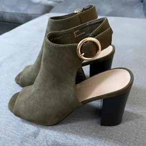 Skor med öppen tå - Skor med remmar och öppen tå. Endast provade. Inköpta på ASOS