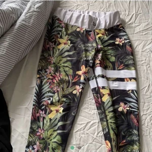 Träningstights - Tränings tights från stronger, endast använda en gång 