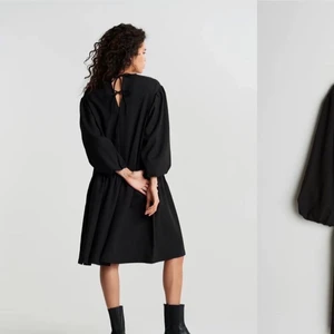 Klänning  - Säljer denna helt nya klänningen. Säljer för den var lite för stor för mig, prislappen är kvar. Kan skicka bild privat❤️ mitt pris kan diskuteras 