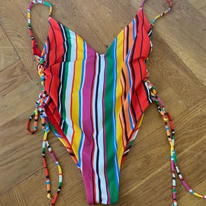 Baddräkt  - Säljer en baddräkt, använd Max 3gånger så i jättebra och fräscht skick. Frakt tillkommer! 