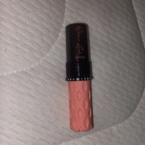 Mascara benefit  - Säljer denna mascara! Oanvänd då jag råkade beställa 2! Kostar 110 i afär säljer för 80 kr!❤️