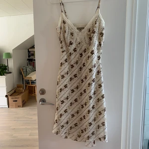 Supersöt sommarklänning - Sommarklänning från Vero Moda i storlek S!