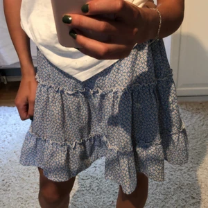 Kjol - Säljer min jättefina kjol ifrån SHEIN som är använd fåtal gånger💕säljer för att den tyvärr inte kommer till användning😁