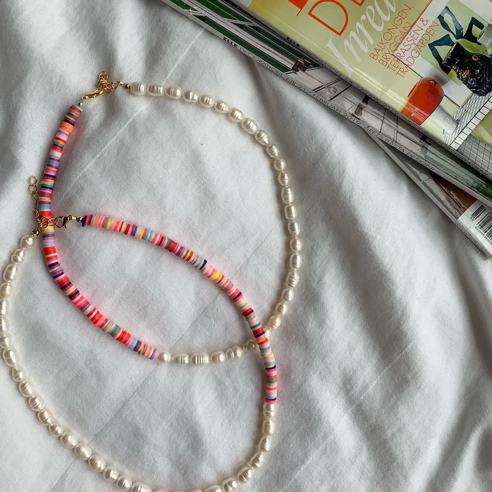 Säljer även på Instagram: @aliceruthjewelry 🤍🤍🤍        Gör dessa halsband på beställning av äkta pärlor för 249kr/styck! Kontakta för mer info eller frågor🥰 Frakten kostar bara 12kr!. Accessoarer.