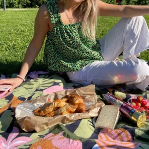 Grön topp - Supercool och trendig top med leopard mönster och en fin grön färg. Har inte fått användning för den och säljer därför. BUDA