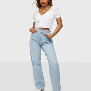 NLY TREND, Too cute to handle top - Säljer denna fina sommar topp i storlek 34 på grund av att den var lite för uringad för min smak, den är endast använd en gång, så i nyskick. Köparen står för frakten. 