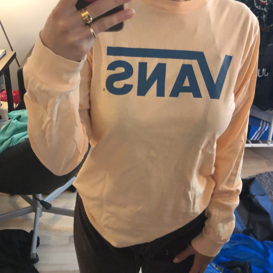 Aprikosfärgad vanströja