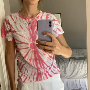 Cool  t-shirt - Jättefin tie dye/ batik t-shirt från Ebbe i storlek 146/152 men passar även XS och S, jag är 177 cm🤗 jättefint skick