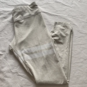 Stronger träningstights strl. M - Säljer helt nya tights, använda 1 gång. Storlek M 