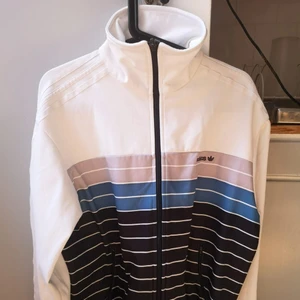 Adidas track top  - Äldre men i bra skick.