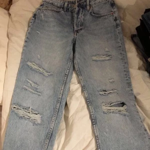 Slitna jeans  - Aldrig använda.