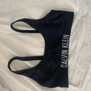 Calvin Klein Bikini - Säljer denna jätte fina oanvända Calvin Klein bikiniöverdelen eftersom att den är för liten💓 