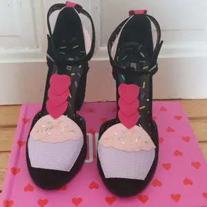 Högklackade cupcakes skor