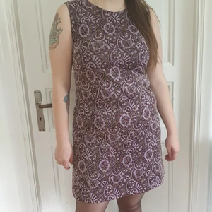 Vintage Lila Glittrig Klänning Uppskattad storlek S-M - Vintage Lila Glittrig Klänning