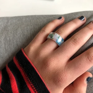 Ring - Flerfärgad ring!❤️ Har många meddelanden på min förra annons och detta är den sista som finns kvar!❤️ om fler är intresserade blir det budgivning💕