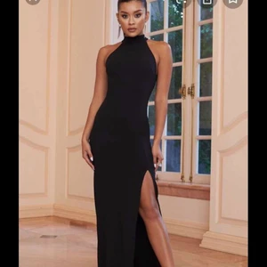 Aftonklänning från club l london  - En skitsnygg aftonklänning från club l london i storlek 36! Aldrig använd, snöret som går igenom när man får klänningen är kvar. Är i mycket bra skickt! (Inte mina bilder, men tycker dem ger korrekt bild) köpte denna för 800kr orginal