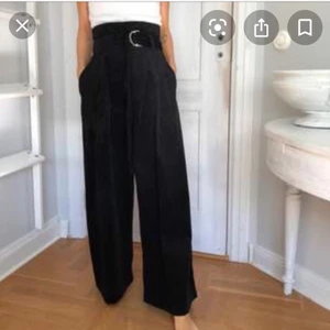 Other stories  - Vida manchesterbyxor med bälte, från Other stories, aldrig använda, taggen finns fortfarande kvar. 