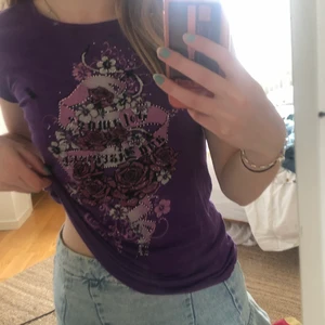 Y2k t shirt - Jätte fin y2k t shirt med rhinestones, några har lossnat. Fråga vid funderingar❤️