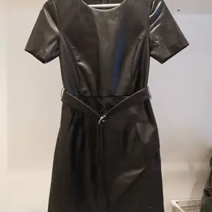 I am selling this faux leather, body fit dress from Mango; it comes with a belt and the lenght its right above the knees. I 