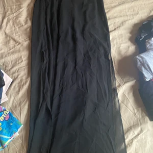 långkjol - Svart långkjol genomskinlig med underkjol passar xs-m 