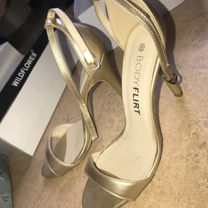 Klackar  - Kontakta mig för fler bilder 