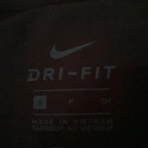 Nike PRO hotpants i stolrlek S⚡️⚡️⚡️ - Använt fåtal gånger, bekvämma men skulle säga att de är små i storleken!
