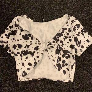 Tshirt med dalmatin/cowprint mönster så fin men inte riktigt min stil längre 💕💕
