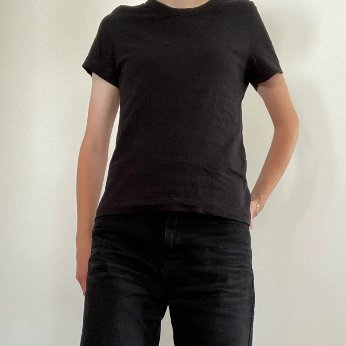 Svart t-shirt från Weekday - 90