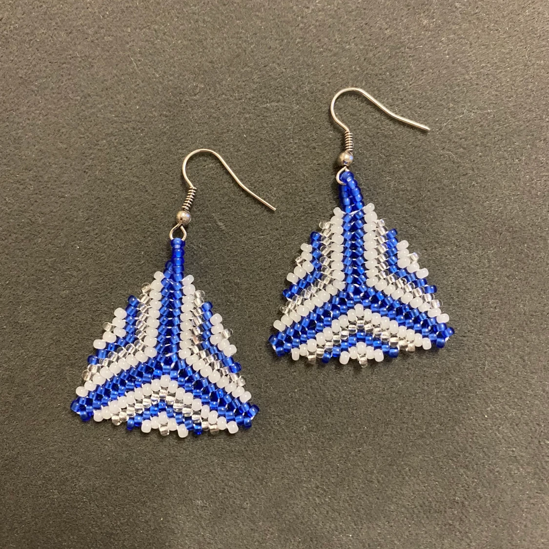 Blå och vita/randiga örhängen - 90