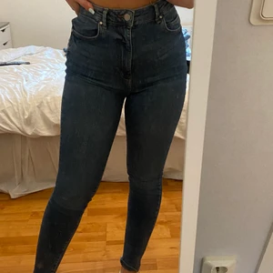 Jeans - Jeansen är i storlek 38. Säljer för att dom inte kommer till användning 