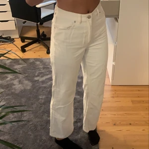 Corduroy trousers - Vita corduroy byxor från Monki 💘 jag är 172cm ❣️