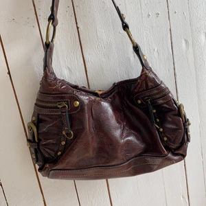 Brun väska - Säljer denna bruna axelväskan! Buda gärna!