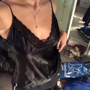 Spets topp - Superfint silk linne med spets. Fett bekvämt:)Skriv för fler bilder elr frågor ba💕