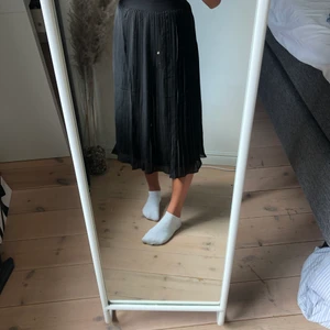 Kjol från NAKD - Jätte fin kjol men kommer tyvärr aldrig till andvändning.